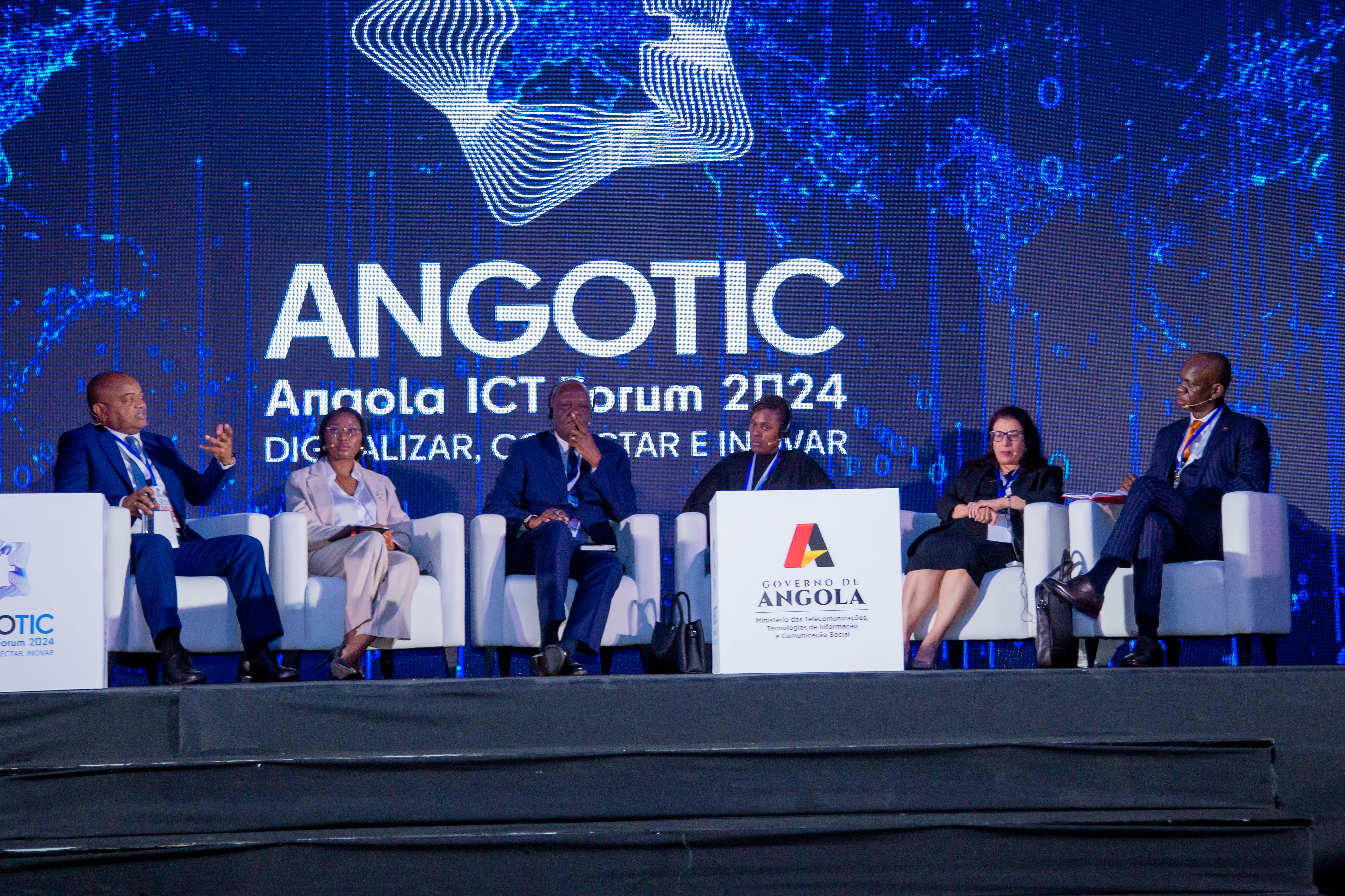 Mário Oliveira, Ministro Das Telecomunicações, Tecnologias de Informação e Comunicação Social de Angola, participa da Mesa Redonda da 4ª Edição do ANGOTIC - 2024